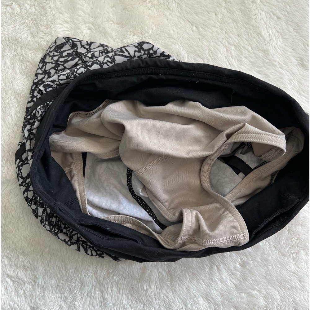 Lululemon Speed up Shorts - Picture 4 of 4